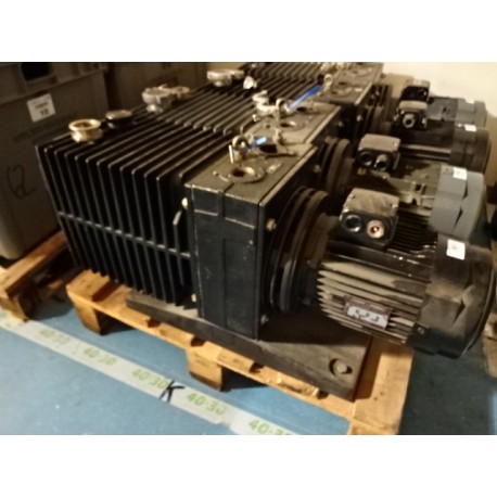 ROTARY VANE VACUUM PUMP