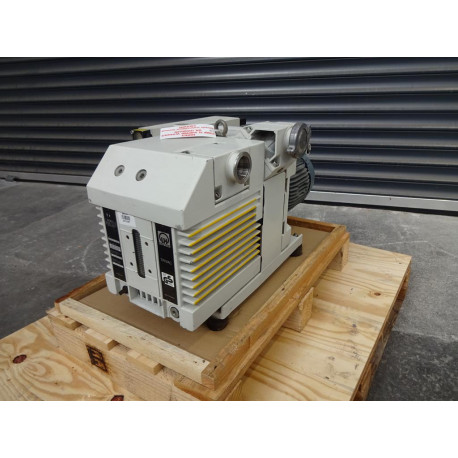 ROTARY VANE VACUUM PUMP LEYBOLD D40BCS / PFPE